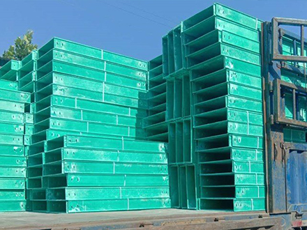 300*200玻璃鋼電纜橋架多少錢一米？