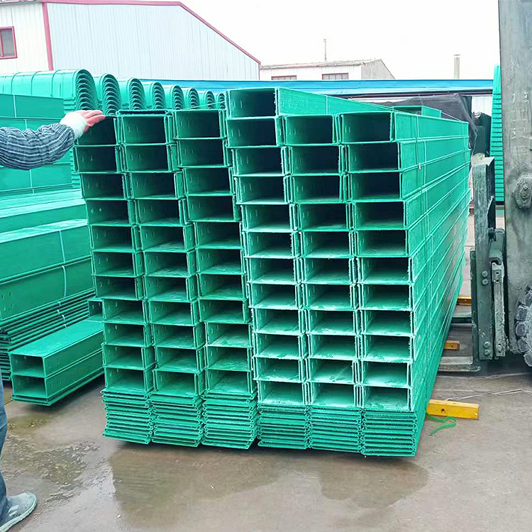 玻璃鋼橋架優(yōu)異的強(qiáng)度適用于各種施工環(huán)境